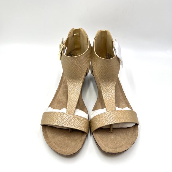 Kenneth Cole Reaction Size 7.5 Great Gal Soft Gold Low Wedge Sandals Shoes - Picture 2 of 13